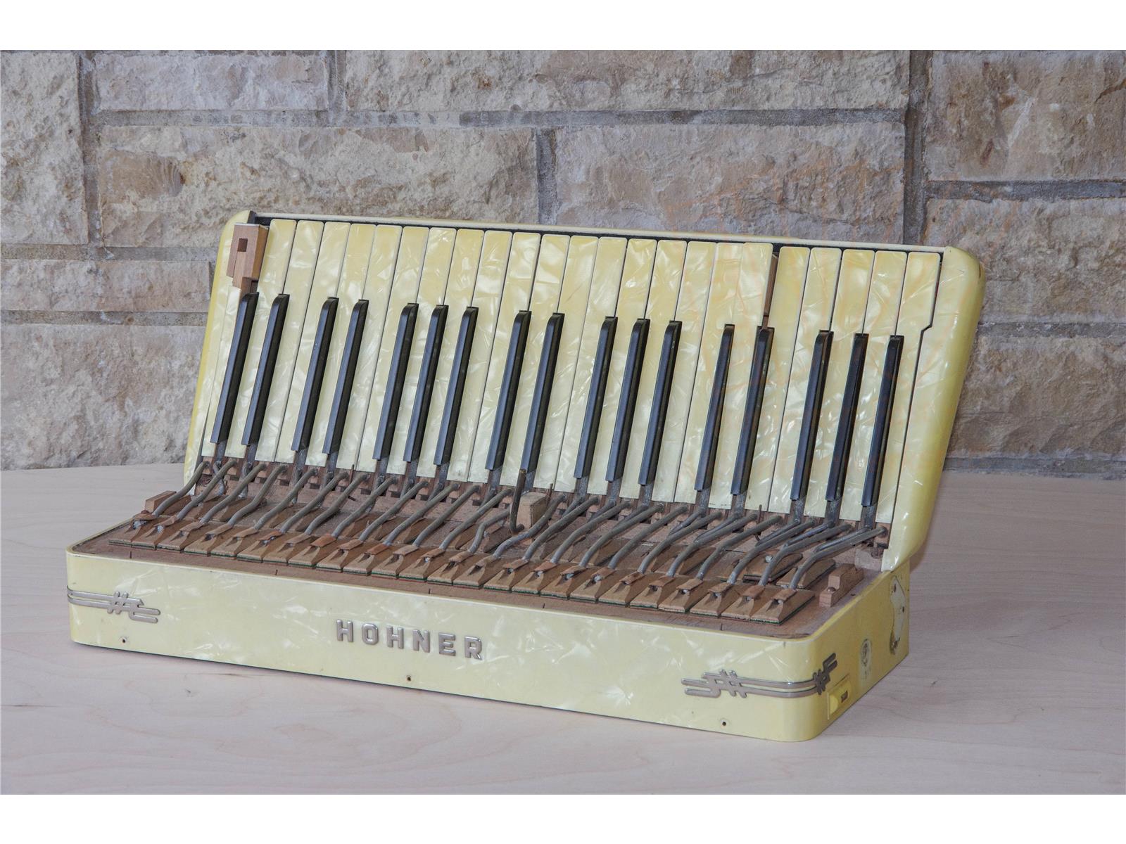 Diskantgehäuse Hohner Tango (alte Baureihe) - gebraucht Diskantgehäuse Hohner Tango (alte Baureihe) - gebraucht