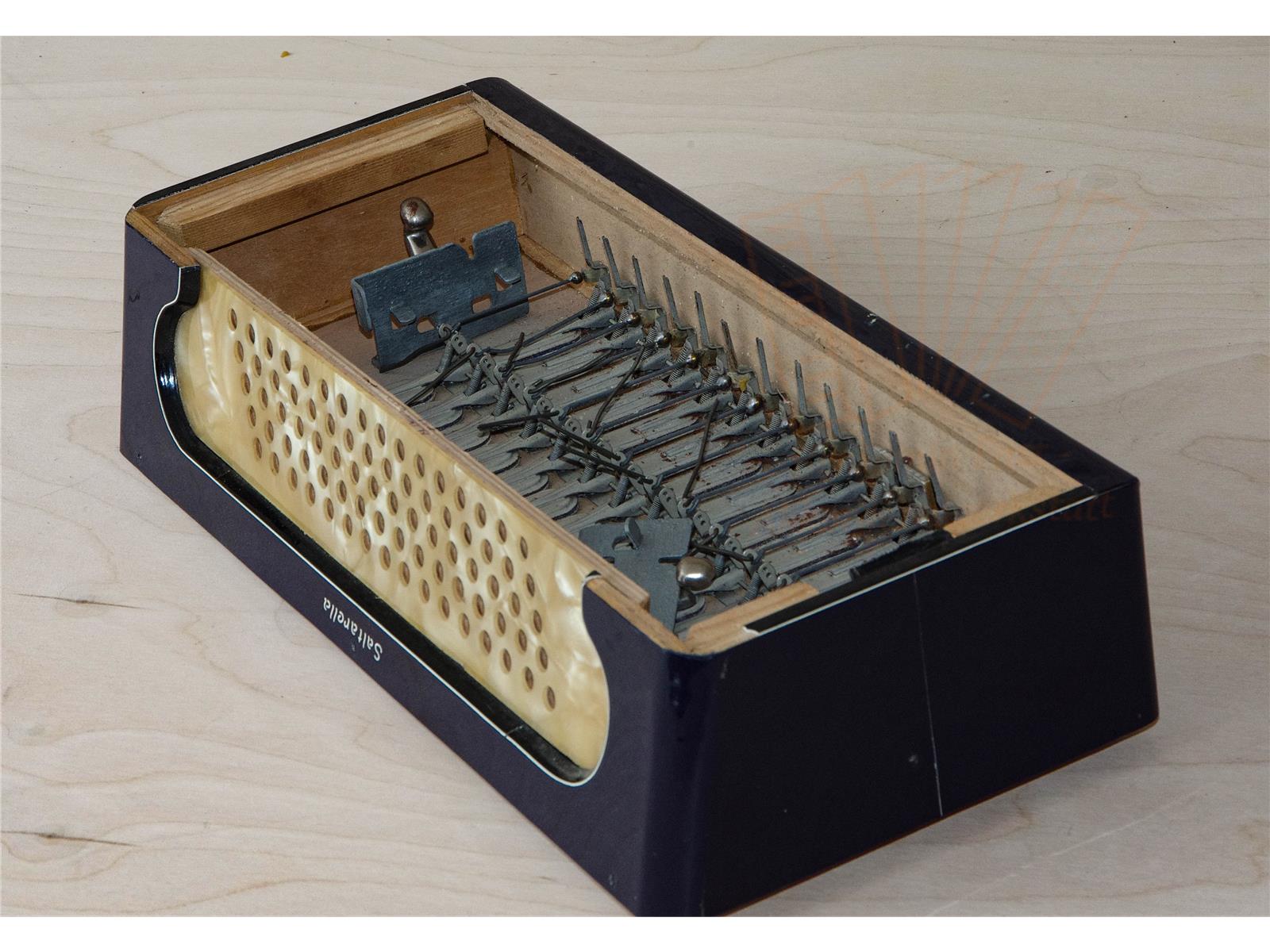 Bassgehäuse Akkordeon Saltarella - gebraucht Bassgehäuse Akkordeon Saltarella - gebraucht