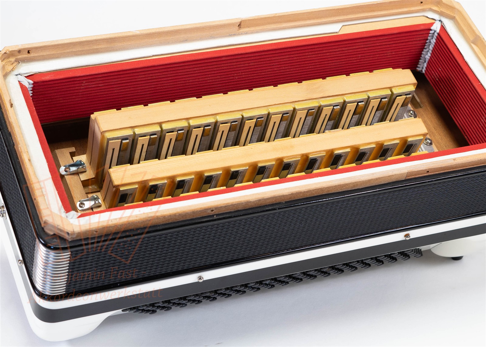 Akkordeon Rutar Simfonija 5R 41/120/V/13 gebraucht Akkordeon Rutar Simfonija 5R 41/120/V/13 gebraucht