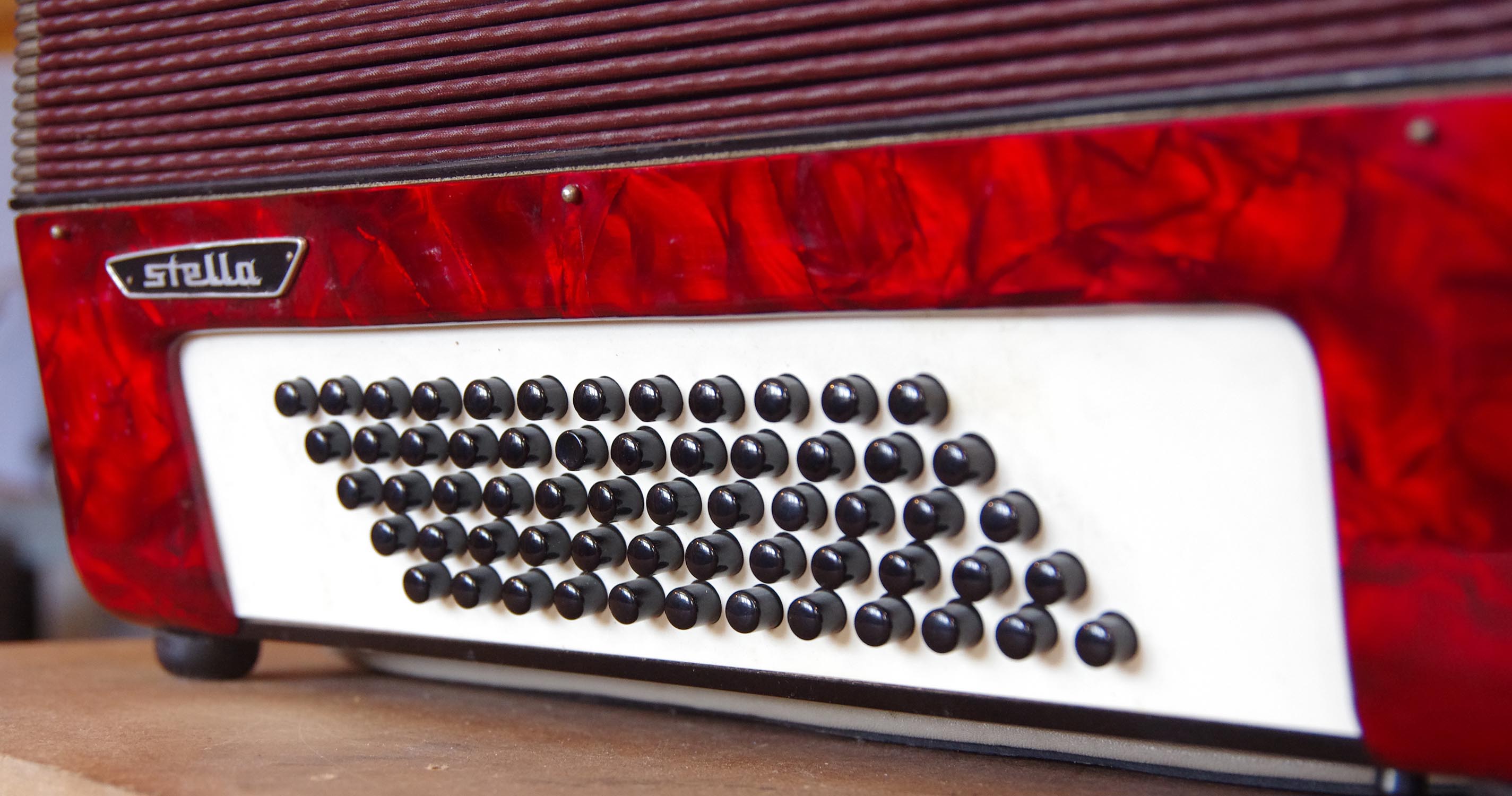 Akkordeon Weltmeister Stella 60 rot, gebraucht