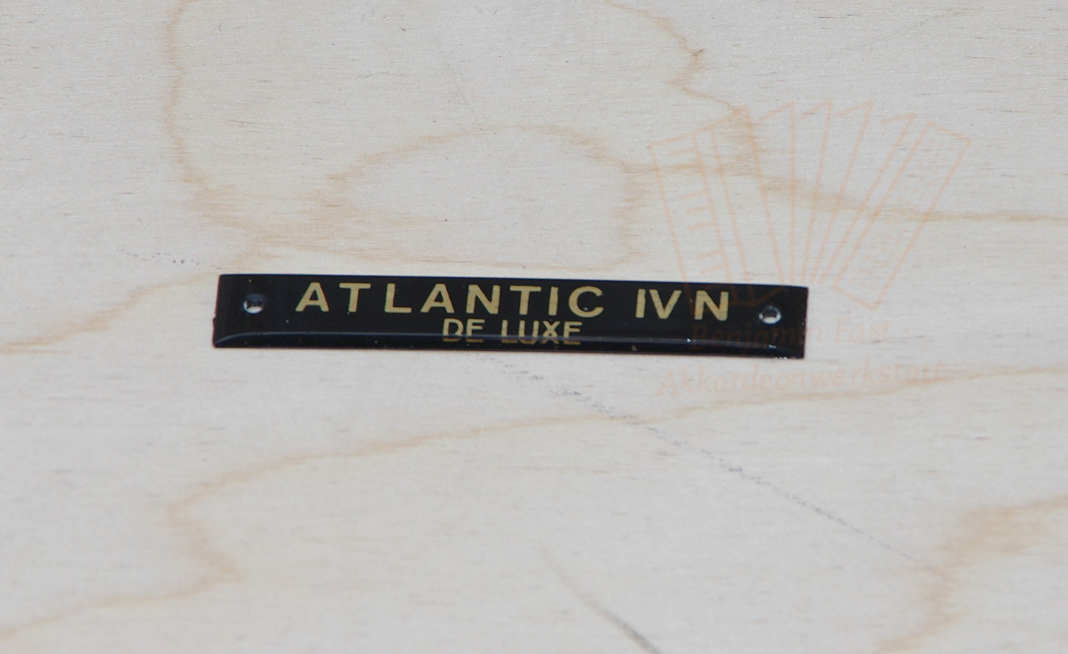 Schriftzug "ATLANTIC IV N DE LUXE" gebraucht Schriftzug "ATLANTIC IV N DE LUXE" gebraucht