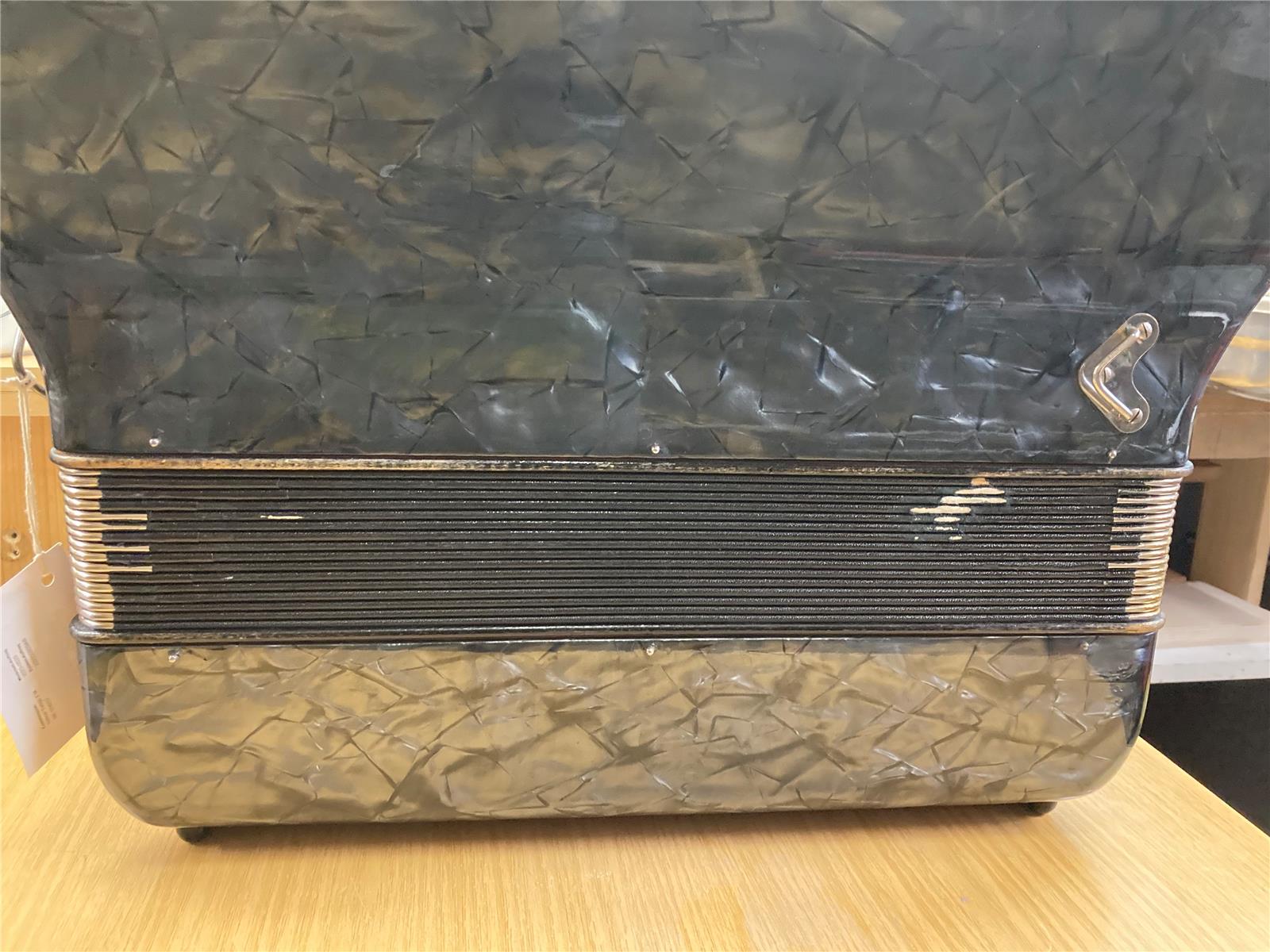 Akkordeon Hohner Tango II M grau LMM 37/96/III/9/3 - gebraucht Akkordeon Hohner Tango II M grau LMM 37/96/III/9/3 - gebraucht