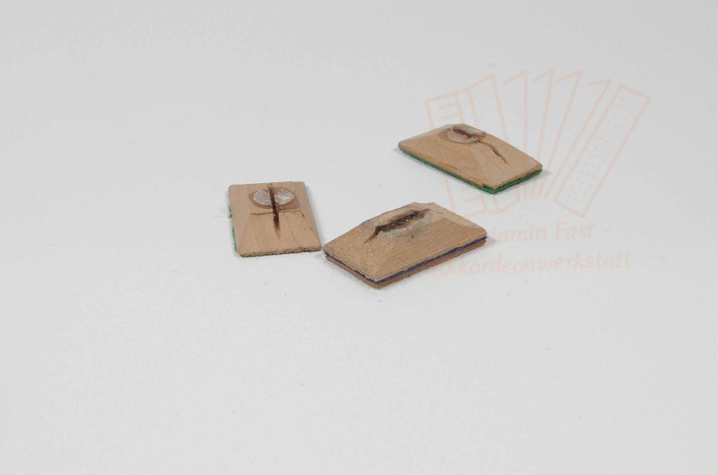 Bassklappe Holz 36x19mm gebraucht Bassklappe Holz 36x19mm gebraucht