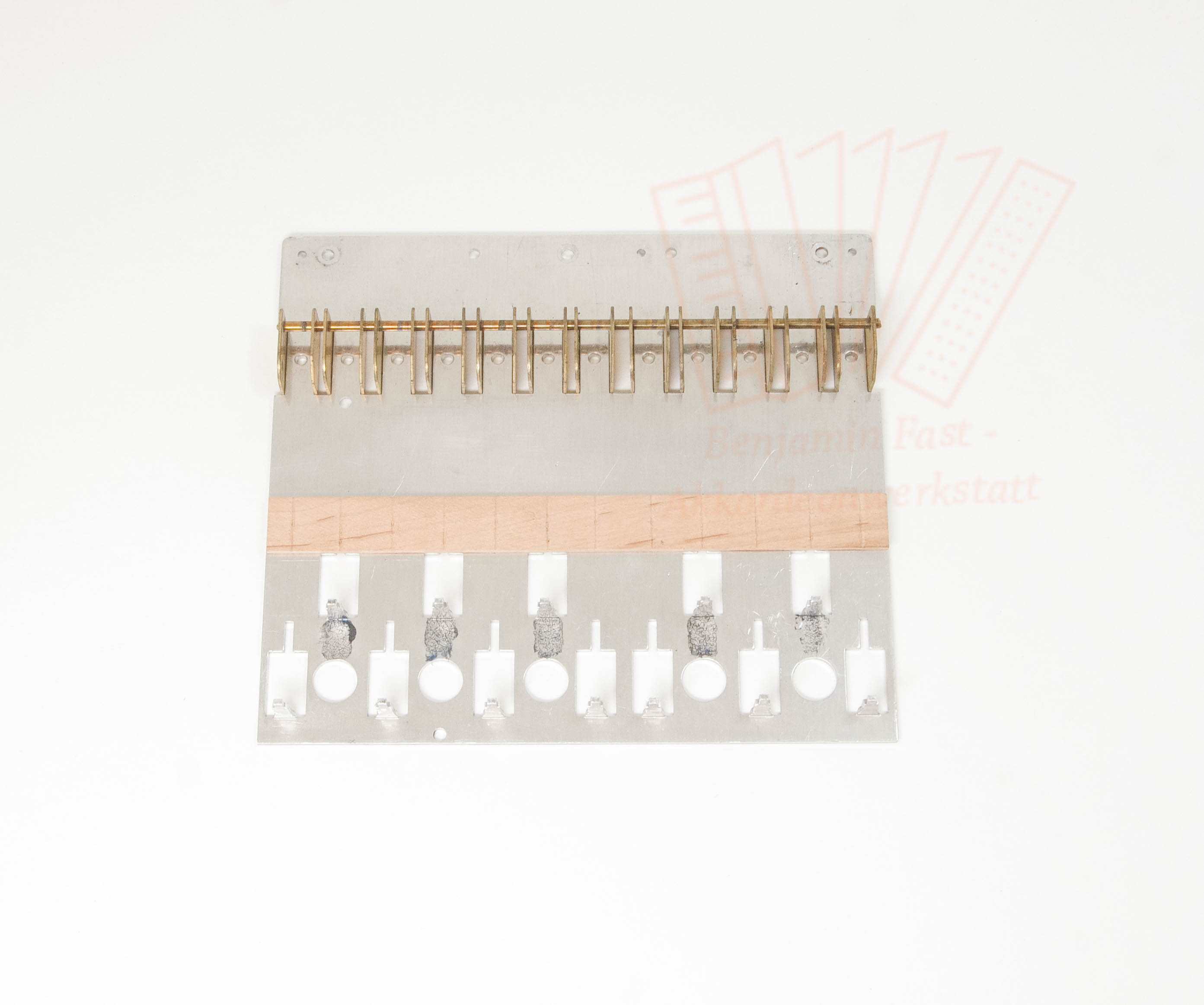 Teil-Grundplatte Tastaturlager Hohner Atlantic VOX, gebraucht ganze Oktave Teil-Grundplatte Tastaturlager Hohner Atlantic VOX, gebraucht ganze Oktave