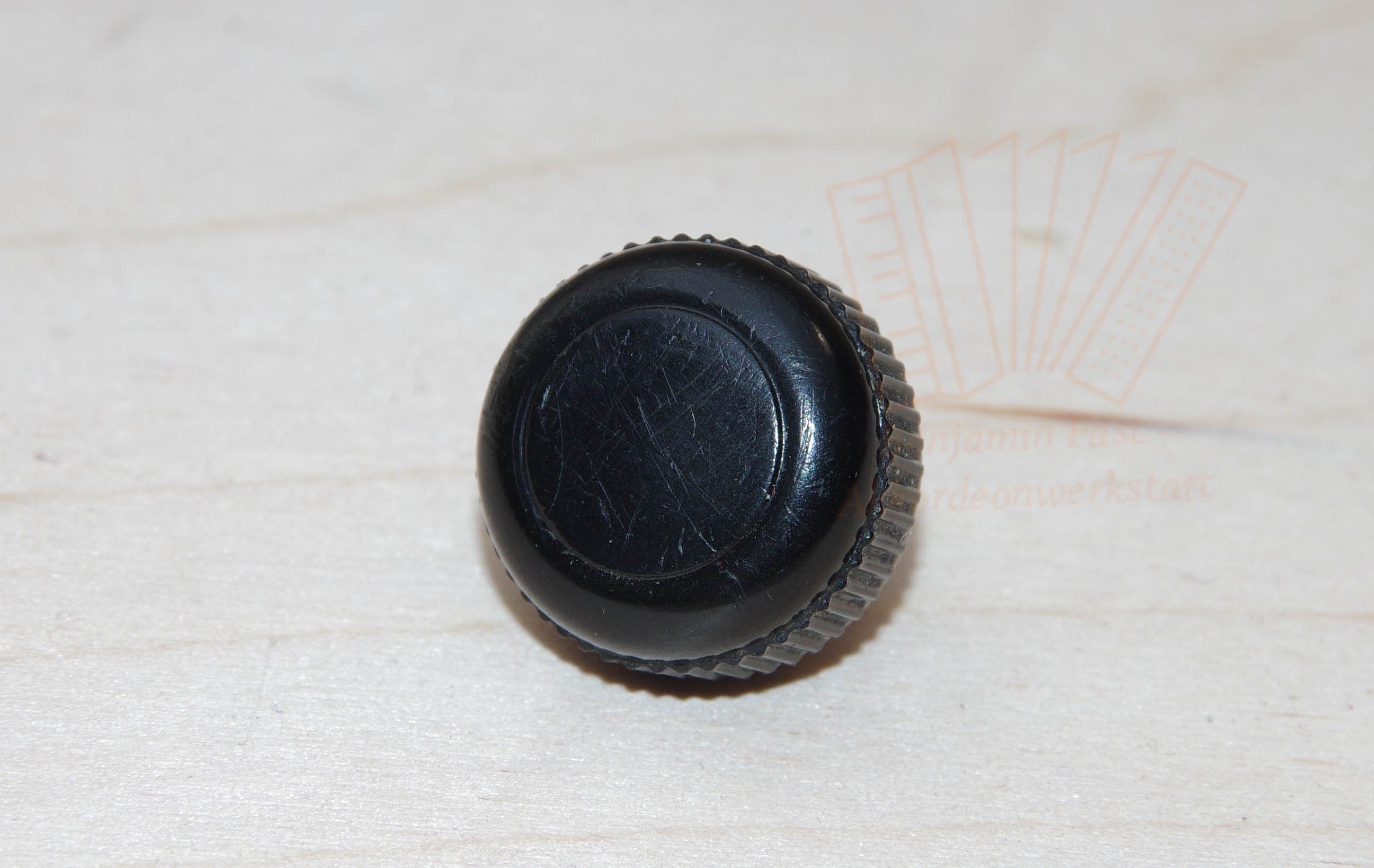 Fuß - Rändelschraube Hohner Atlantic, Pirola, Luica - gebraucht Fuß - Rändelschraube Hohner Atlantic, Pirola, Luica - gebraucht