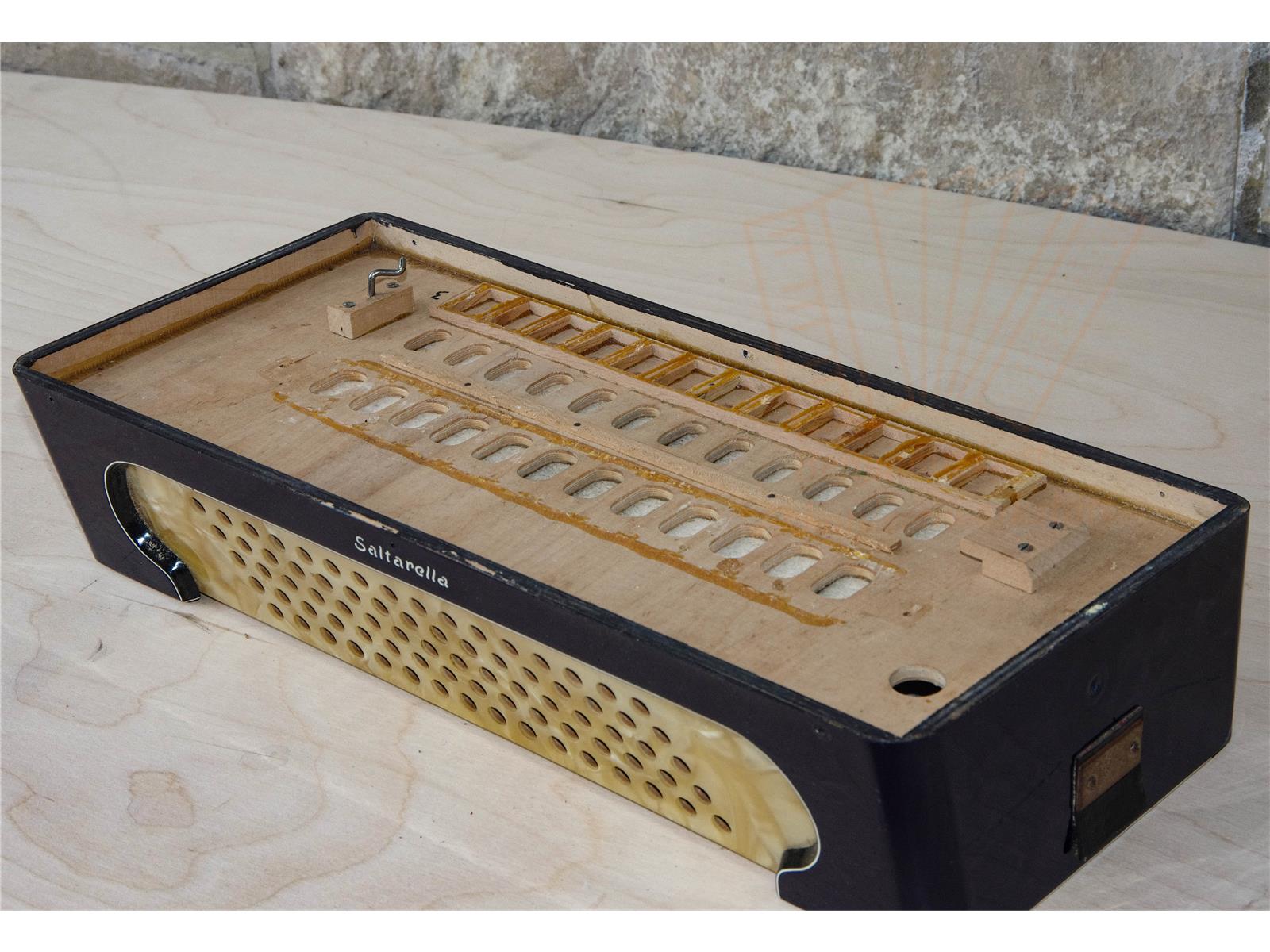 Bassgehäuse Akkordeon Saltarella - gebraucht Bassgehäuse Akkordeon Saltarella - gebraucht