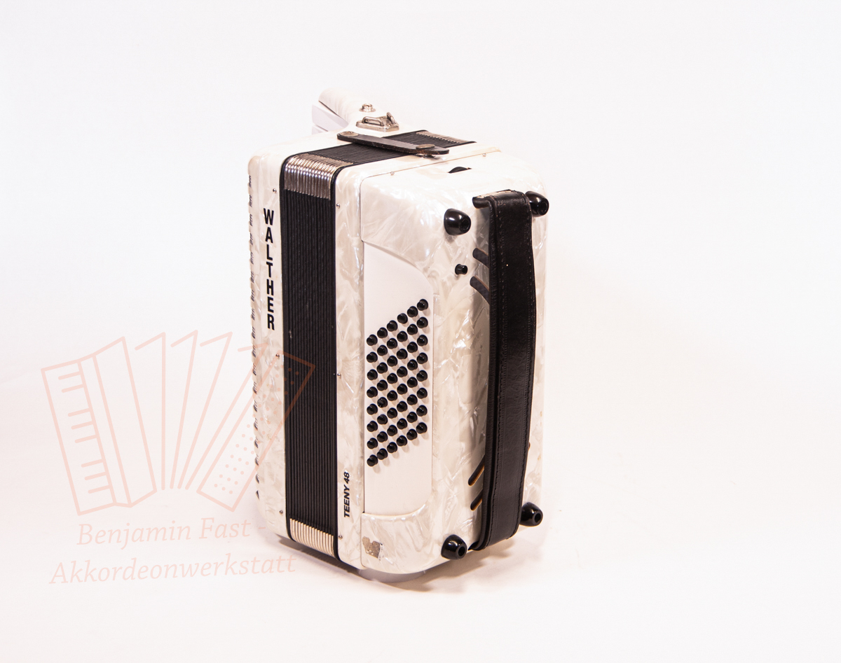 Akkordeon Walther Teeny 48 weiß gebraucht Akkordeon Walther Teeny 48 weiß gebraucht