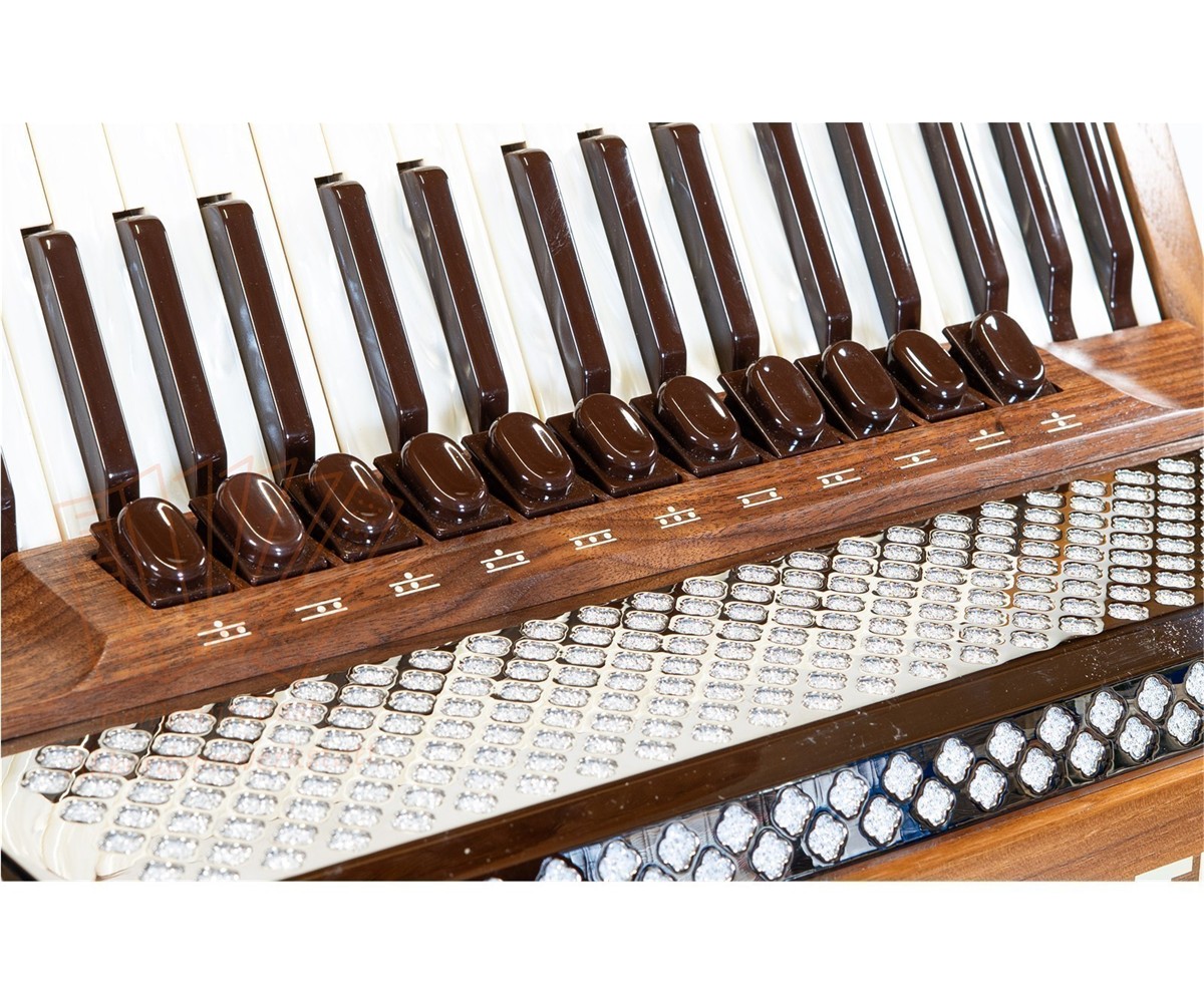 Akkordeon Weltmeister Monte 37 Helikon gebraucht Akkordeon Weltmeister Monte 37 Helikon gebraucht