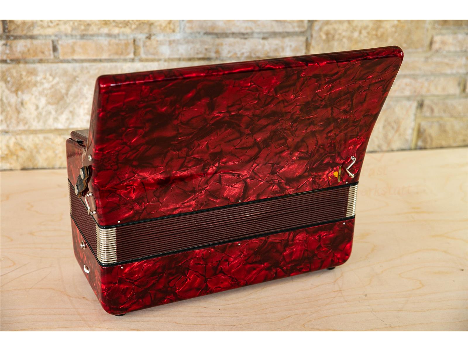 Akkordeon Weltmeister Stella 37/96/III/5/3 rot - gebraucht Akkordeon Weltmeister Stella 37/96/III/5/3 rot - gebraucht