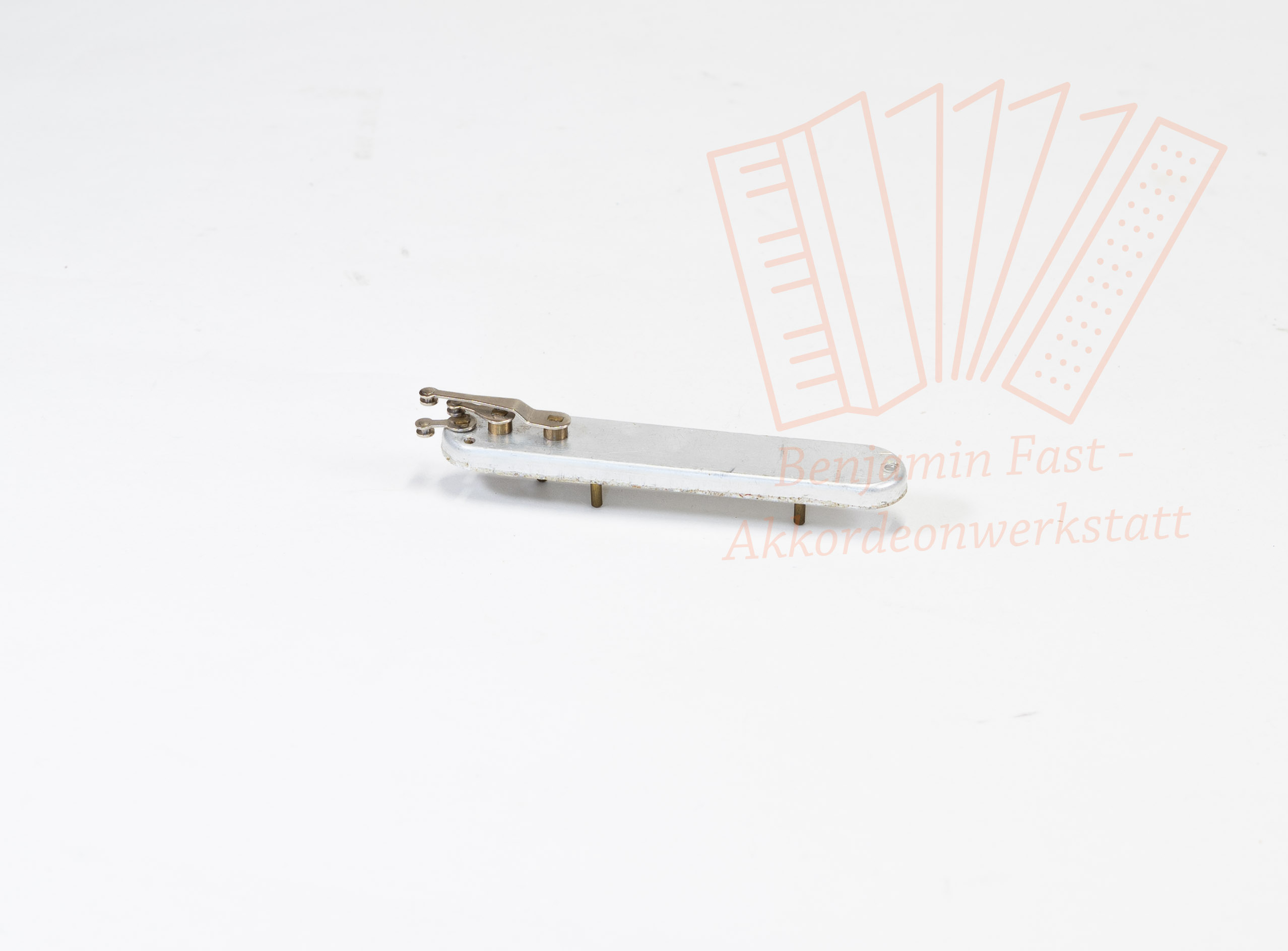 Steuerkasten Bass Akkordeon 3-chörig Klingenthal Metall gebraucht Steuerkasten Bass Akkordeon 3-chörig Klingenthal Metall gebraucht