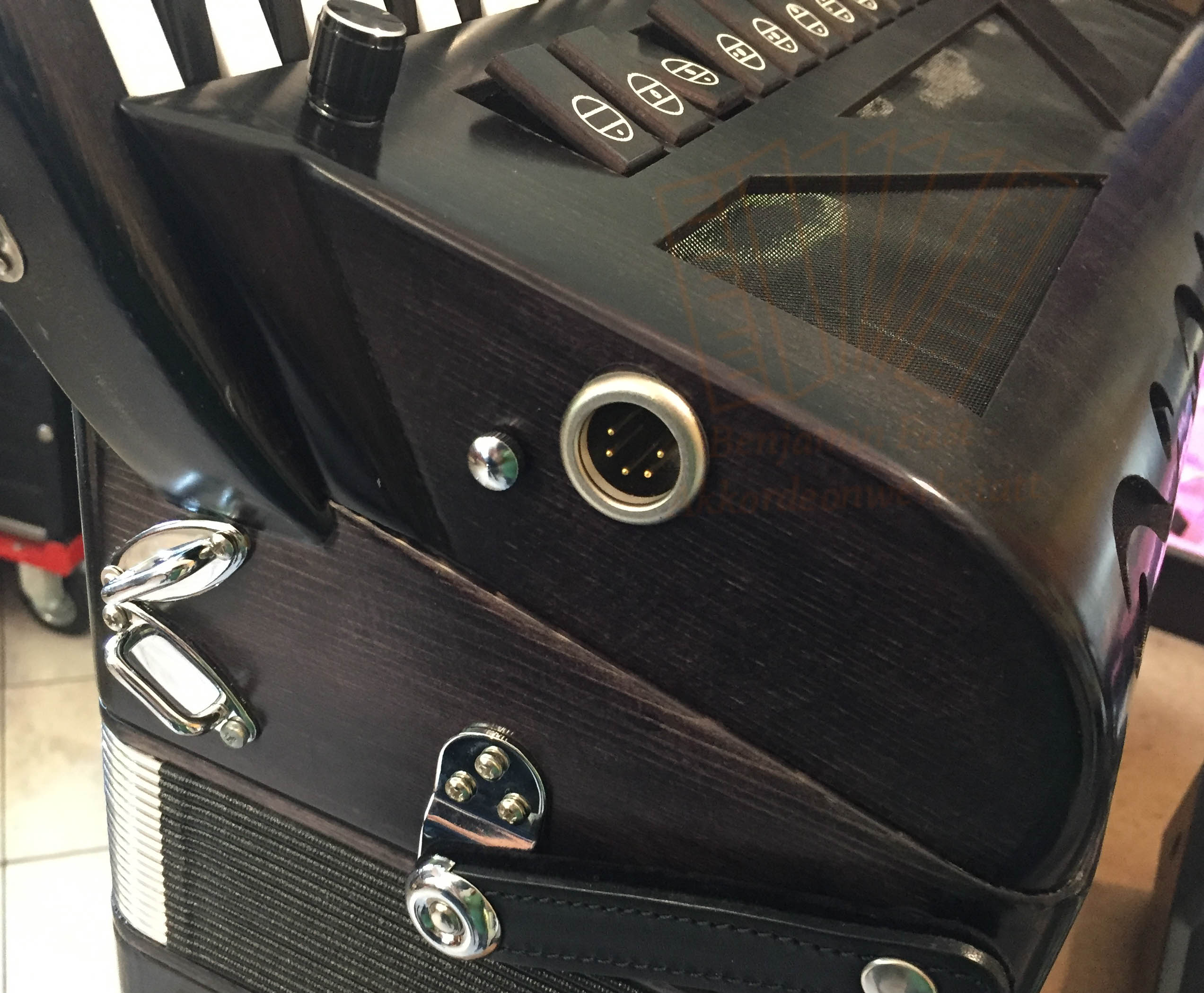 Einbaumikrofon Harmonik AC5001-RG Signature (5 Miks - 37cm) - Richard Galliano Einbaumikrofon Harmonik AC5001-RG Signature (4 Miks - 29cm) - Richard Galliano