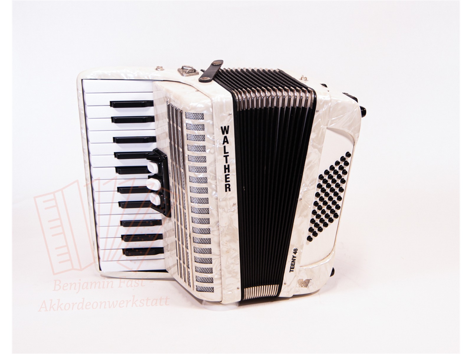Akkordeon Walther Teeny 48 weiß gebraucht Akkordeon Walther Teeny 48 weiß gebraucht