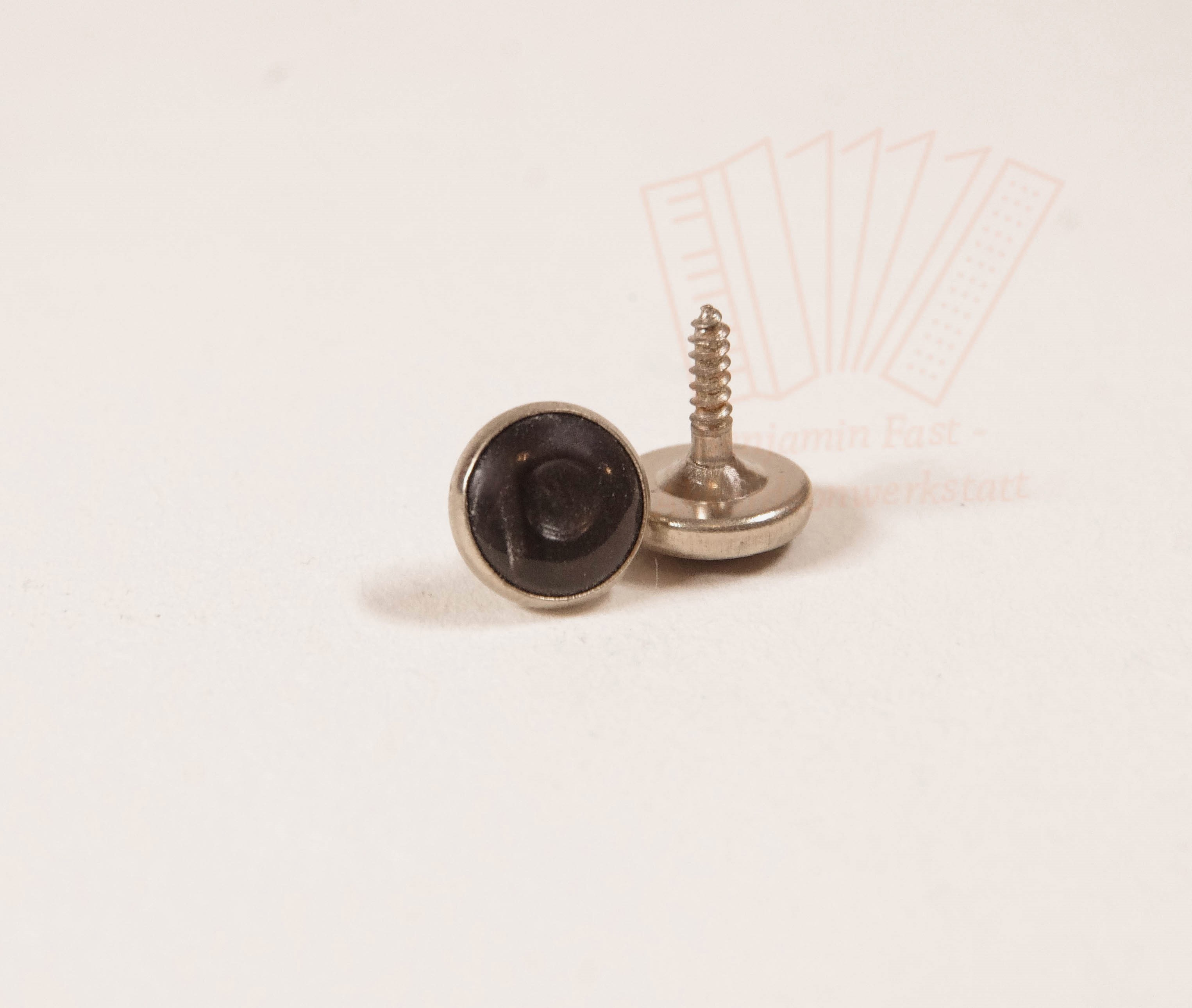 Knopf schwarz/silber 9,6mm mit Vertiefung Gewinde Knopf schwarz/silber 9,6mm mit Vertiefung Gewinde