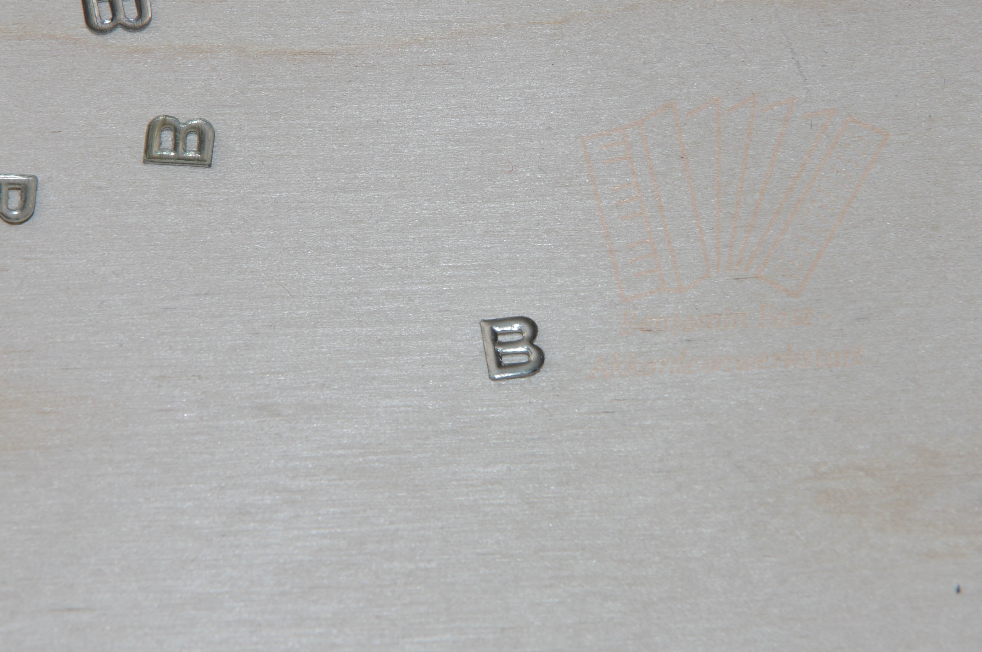 Buchstaben 6mm vernickelt Buchstaben 6mm vernickelt U
