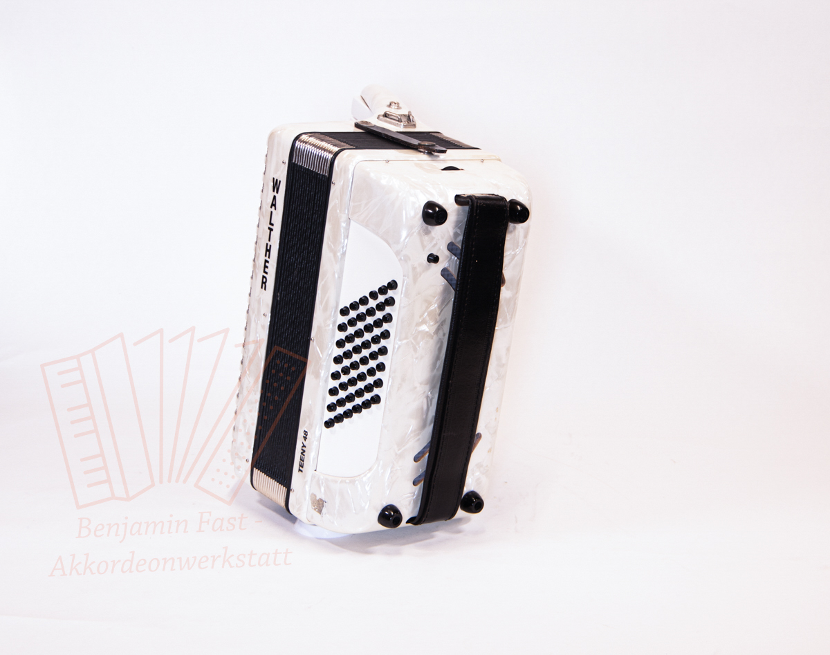 Akkordeon Walther Teeny 48 weiß gebraucht Akkordeon Walther Teeny 48 weiß gebraucht