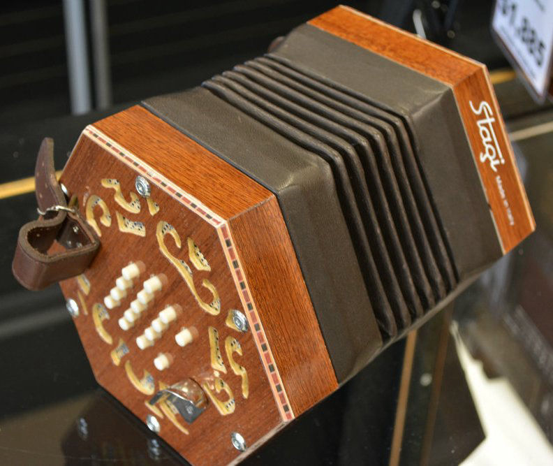 Konzertina Englische Concertina Stagi A-30 - chromatisch/gleichtönig Konzertina Englische Concertina Stagi A-30 - chromatisch/gleichtönig