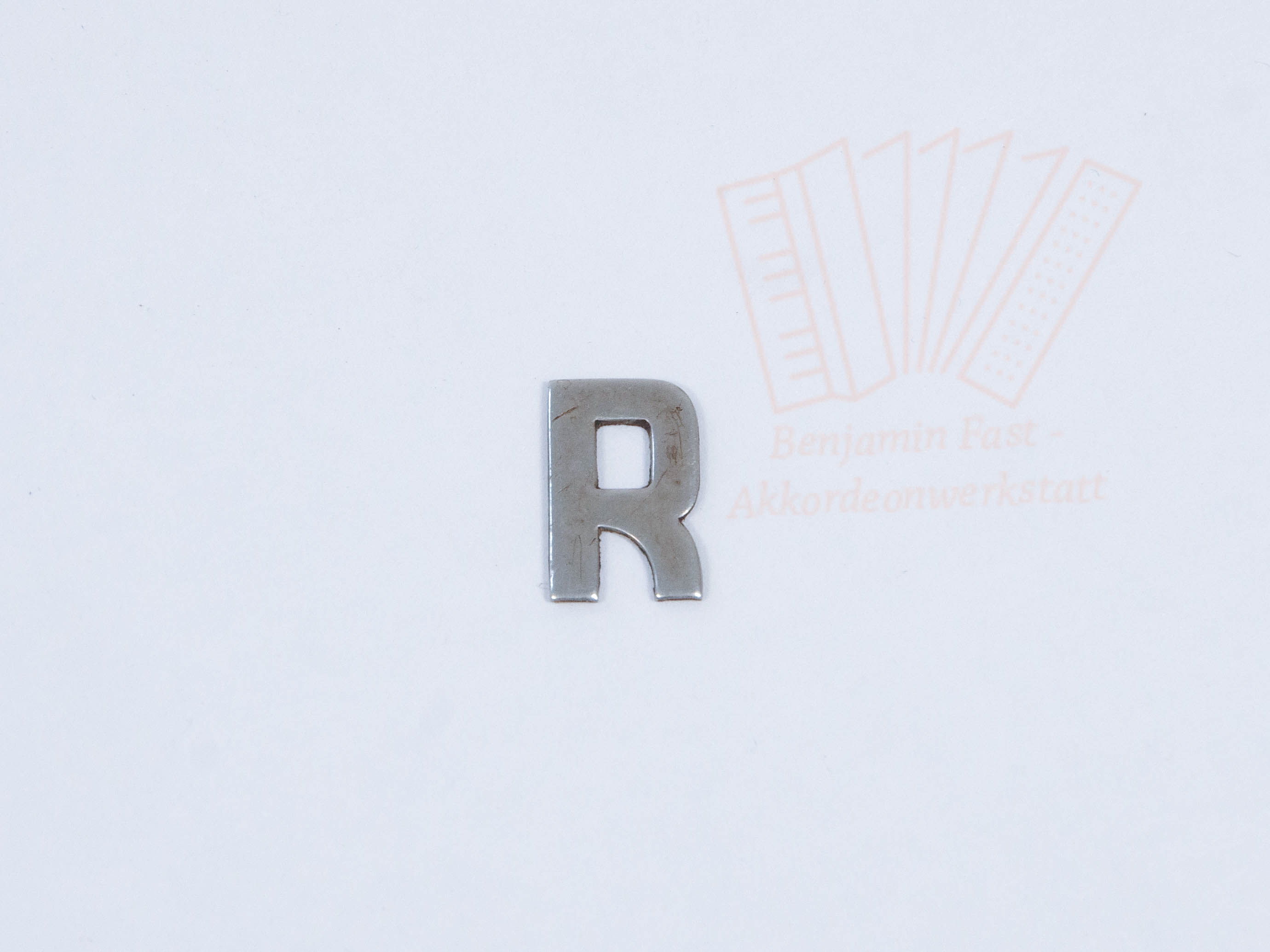 Buchstaben 21mm Hohner, gebraucht R Buchstaben 21mm Hohner, gebraucht