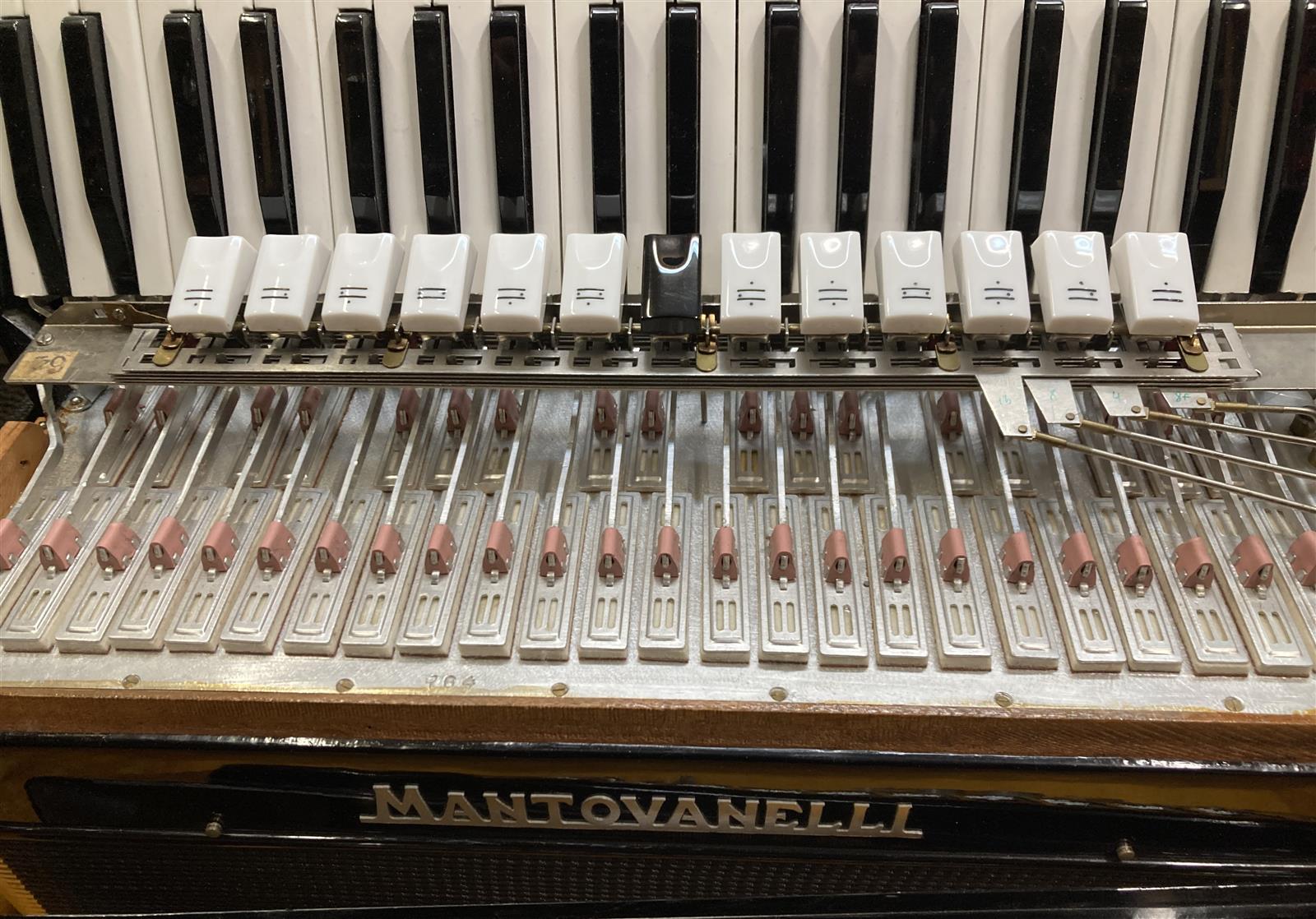 Akkordeon Mantovanelli 41/120/IV/11/5